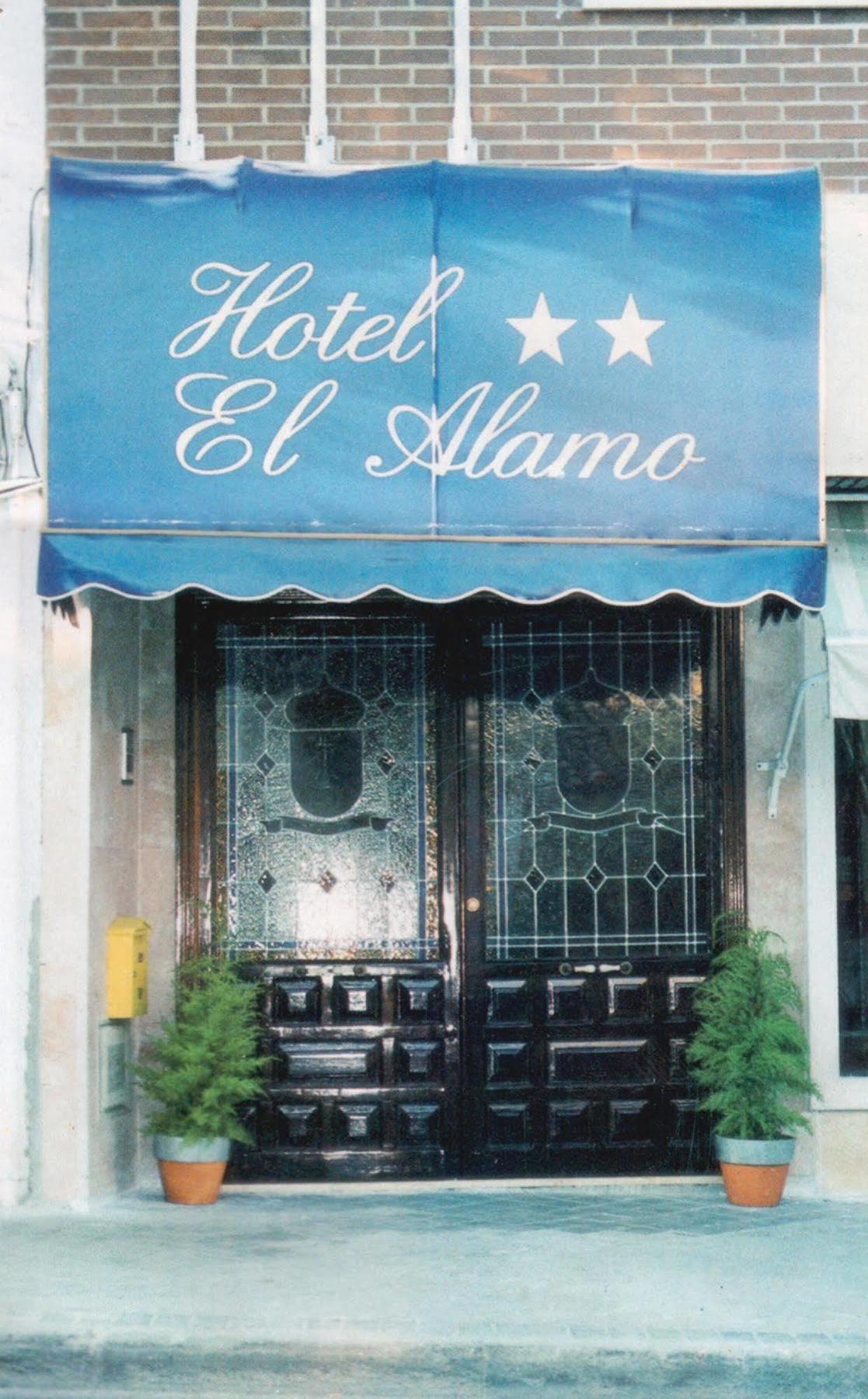 Hotel Restaurante El Alamo Bagian luar foto